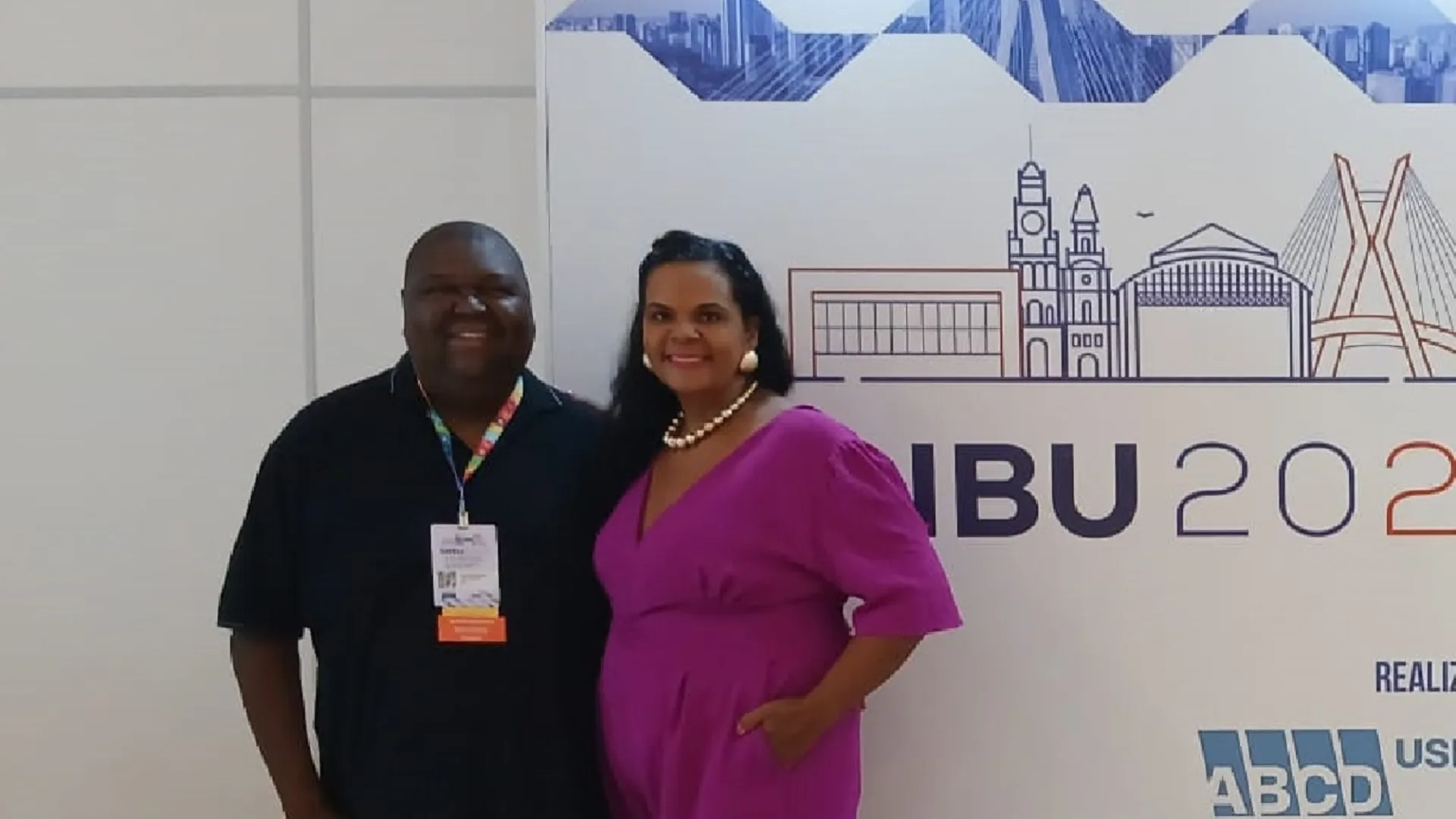 Bibliotecários  recebem premiação  por estudo sobre presença de mulheres negras em corpos editoriais científicos