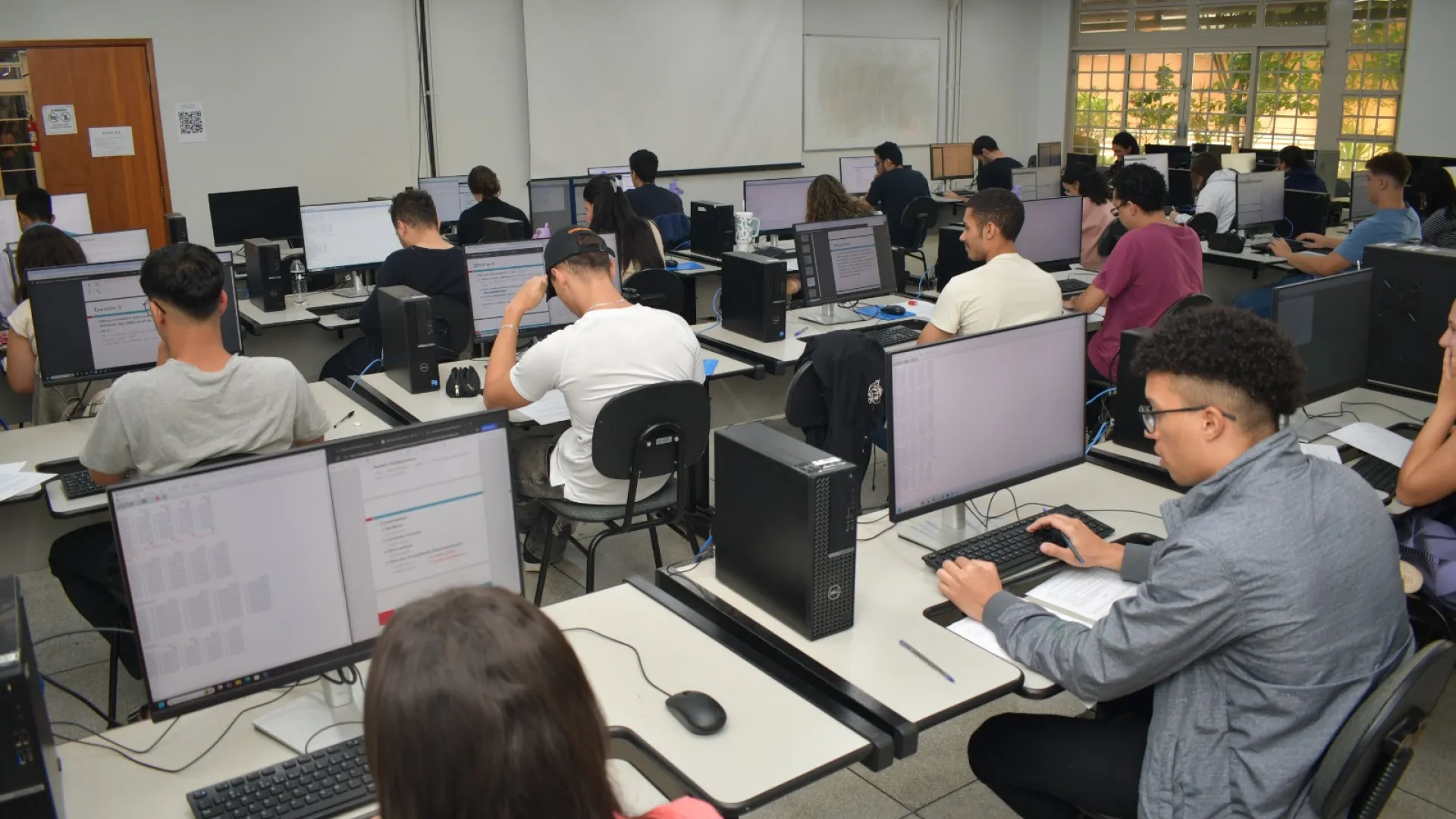UFU atualiza cursos e incorpora Inteligência Artificial às grades de Engenharia da Computação e Estatística