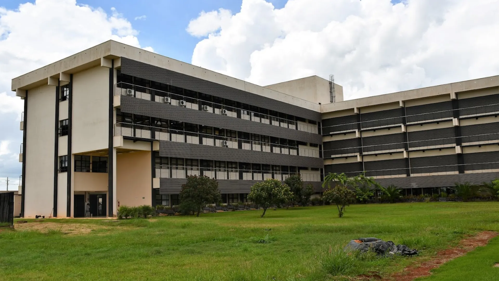 imagem do campus de Monte Carmelo