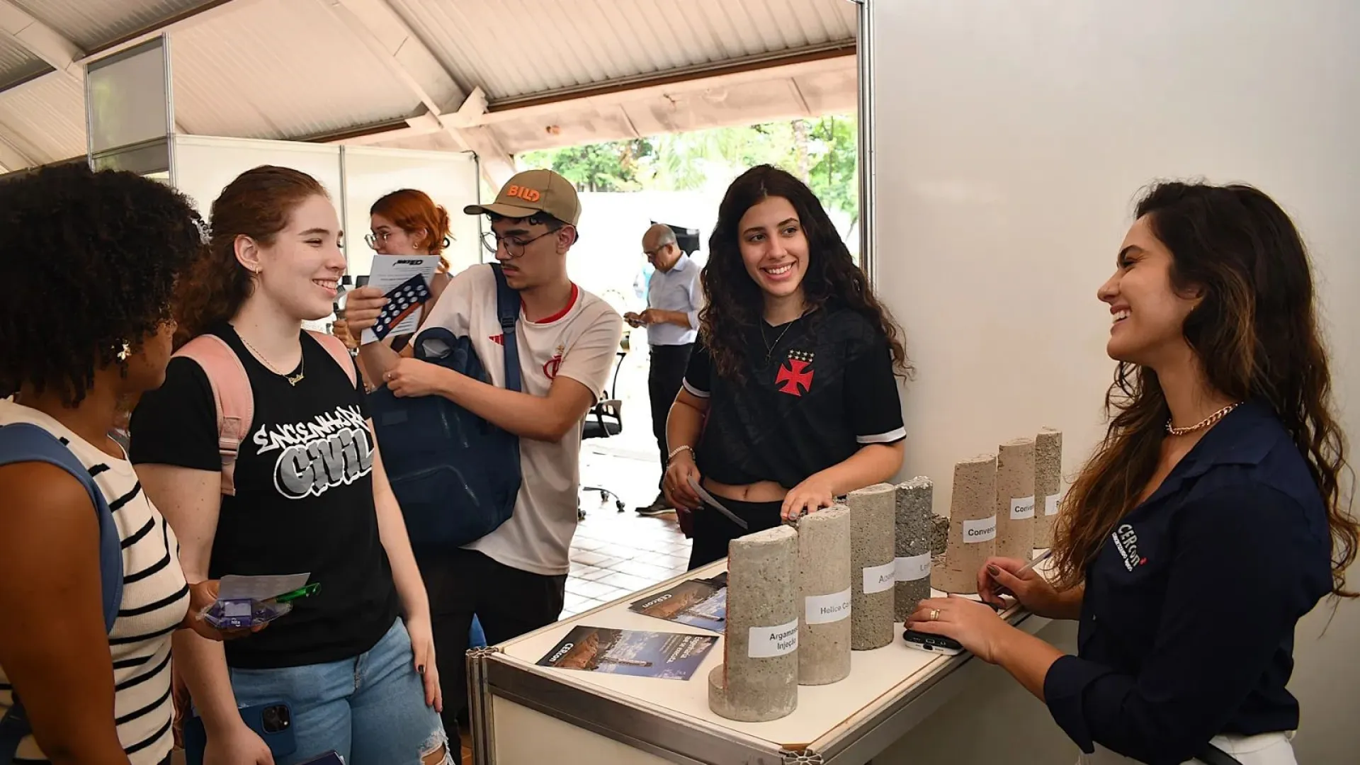 Foto de estande da feira