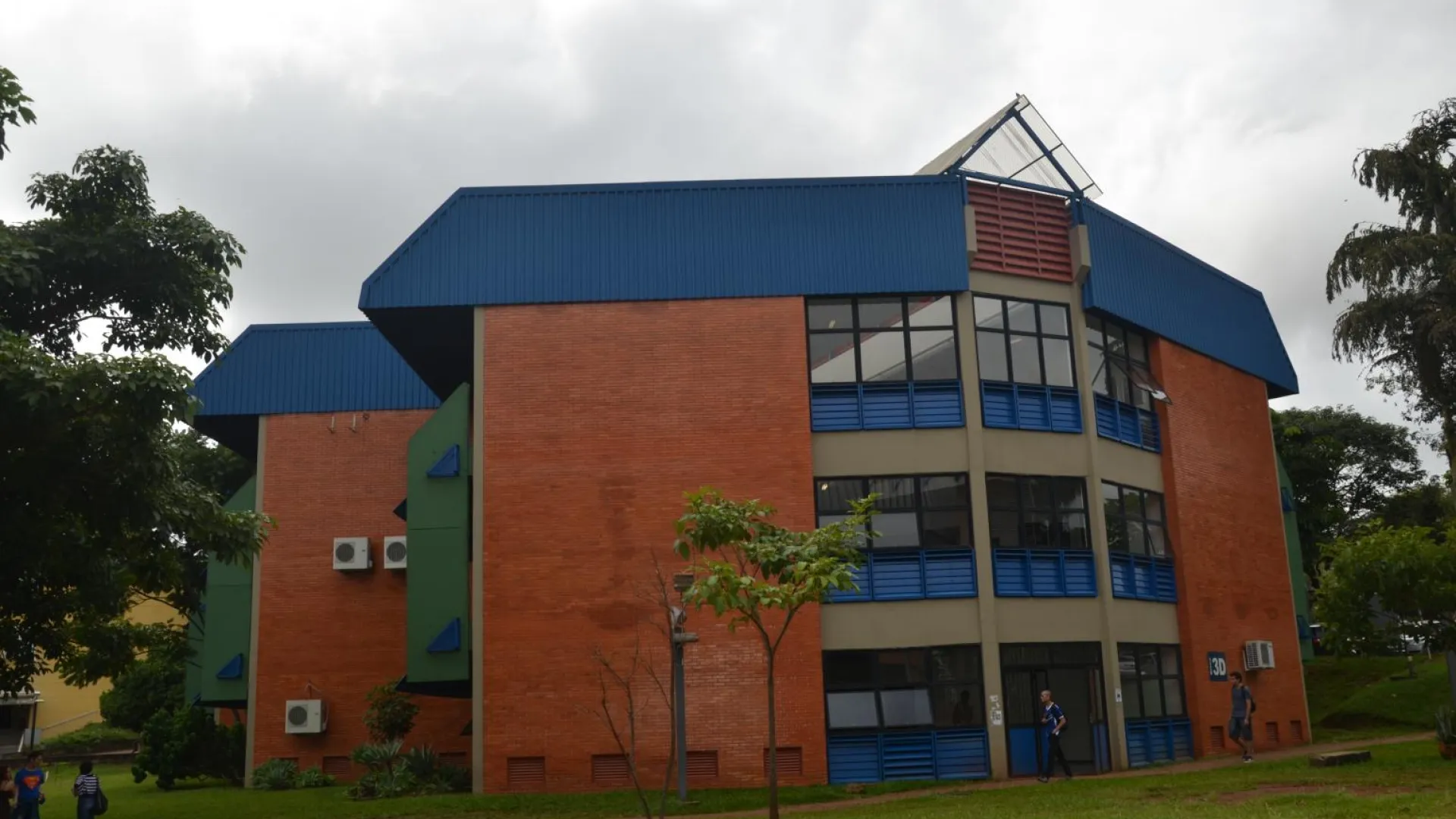 UFU por Elas: Teatro dos Oprimidos e inauguração do Banco Vermelho 