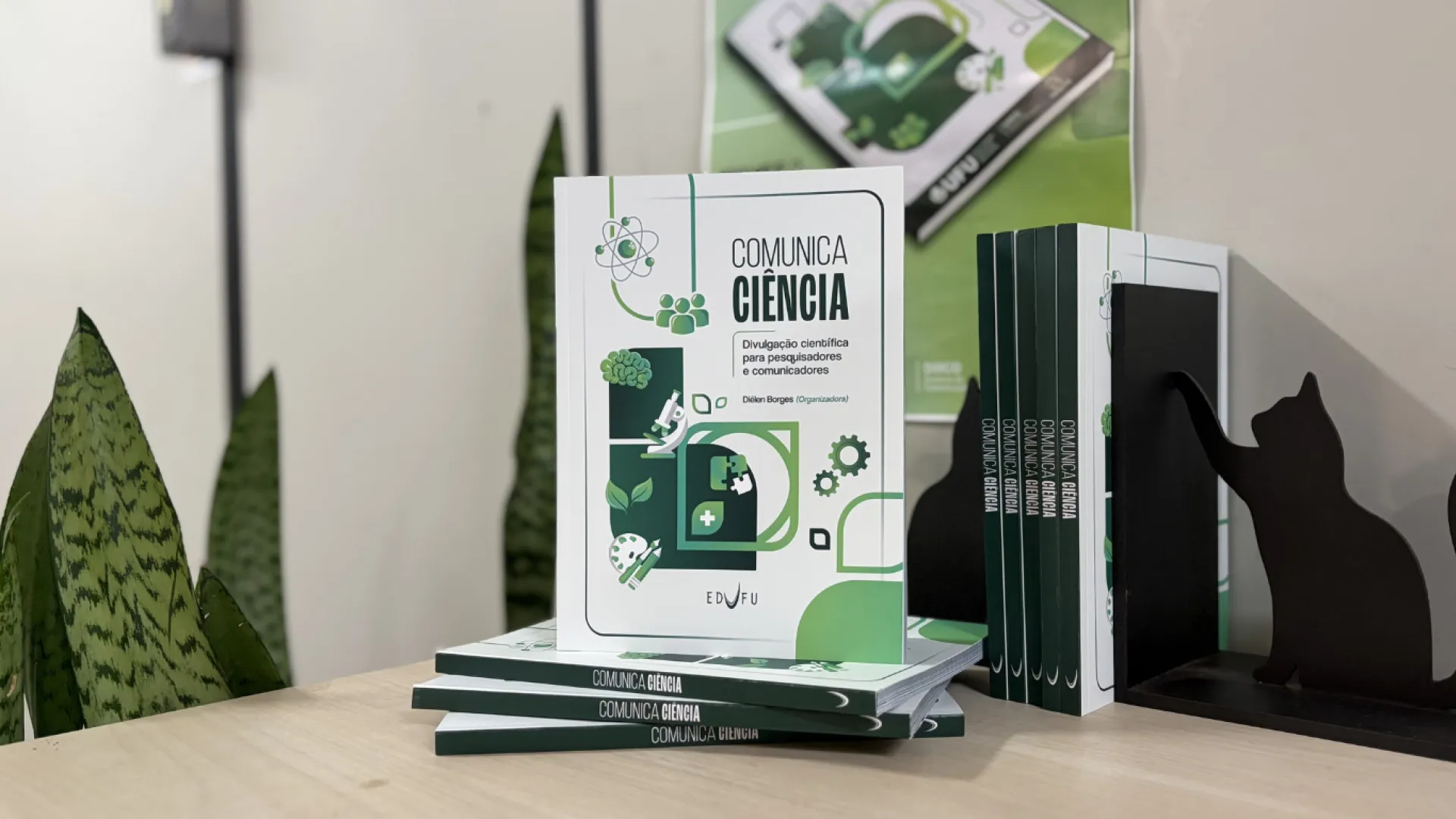 Diretoria de Comunicação Social da UFU lança livro ‘Comunica Ciência’ para pesquisadores e comunicadores