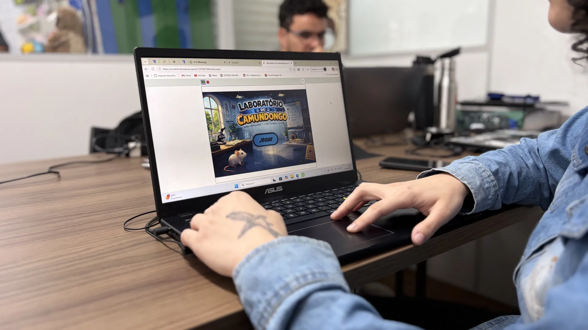 Mestrandas da UFU criam jogo interativo para ensinar crianças sobre a pesquisa com animais de laboratório