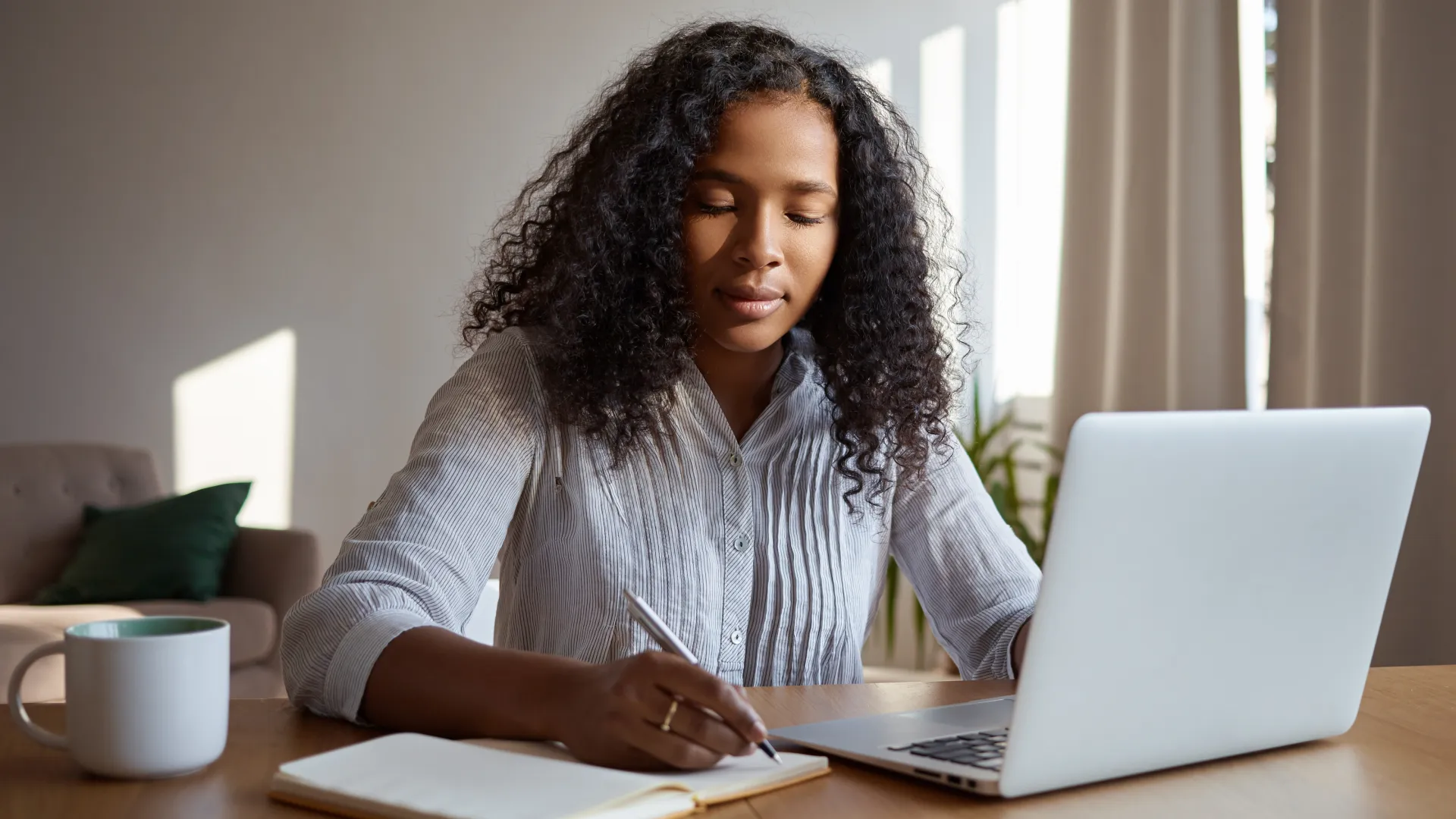 Treinamento sobre Web of Science e EndNote Online para fortalecer a pesquisa científica