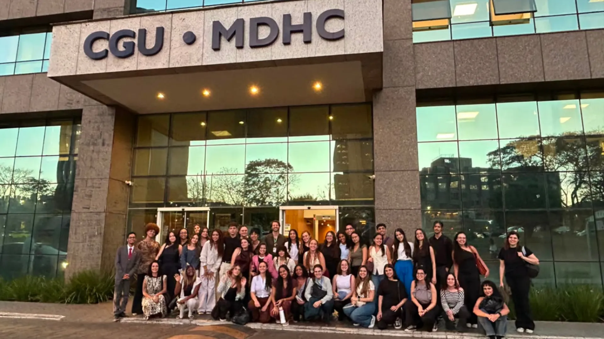 equipe ufu em frente ao mdhc em Brasília