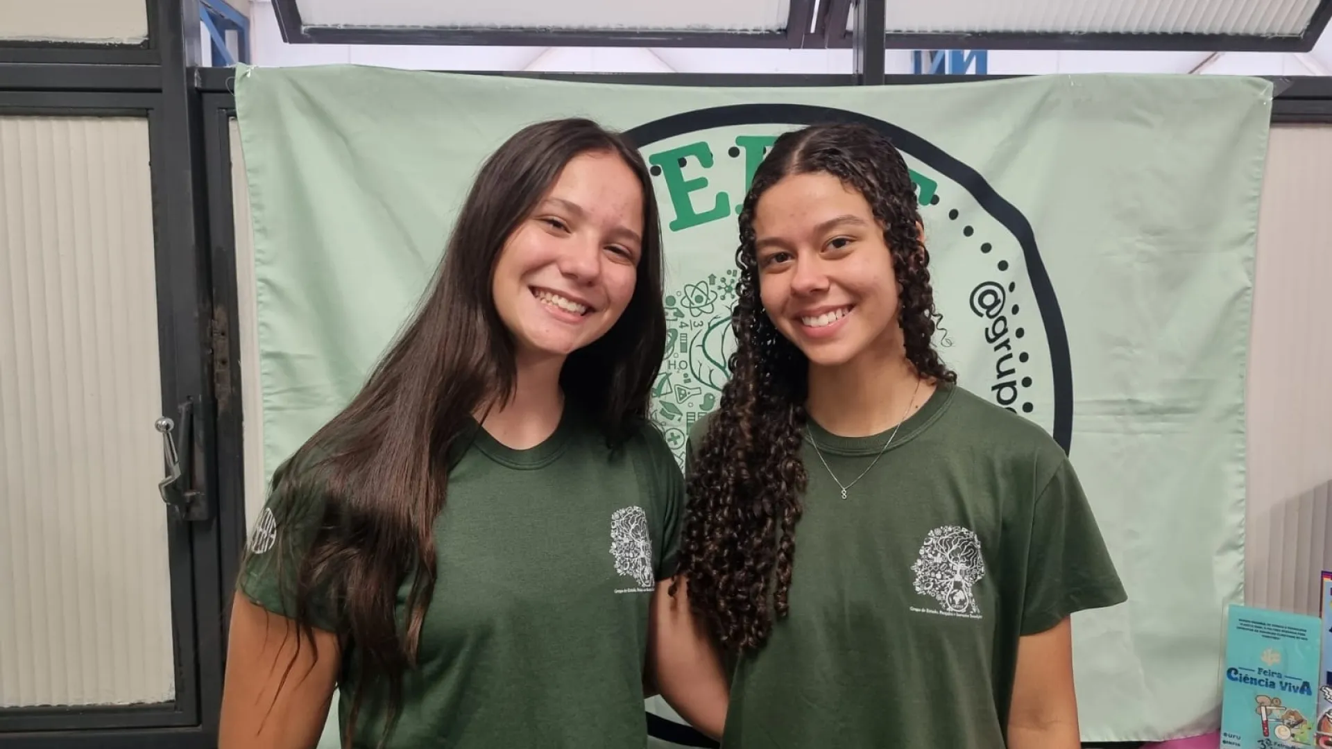 Julia Brito de Oliveira e Laura Rodrigues de Souza, estudantes do CAp/UFU