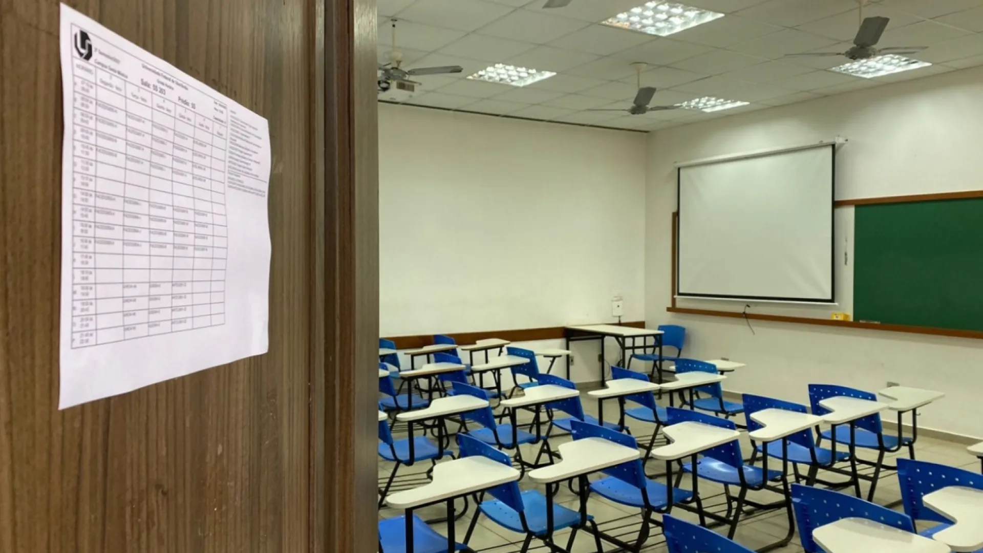 UFU lança edital de concurso com 15 vagas para professores