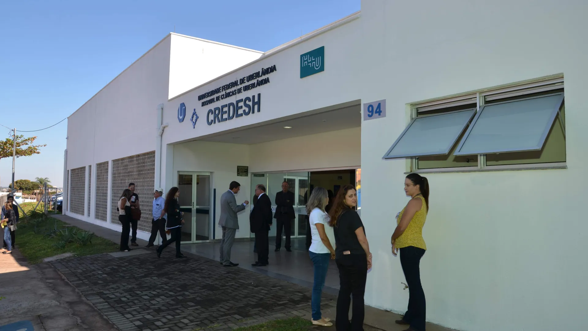 Foto colorida da entrada do Credesh