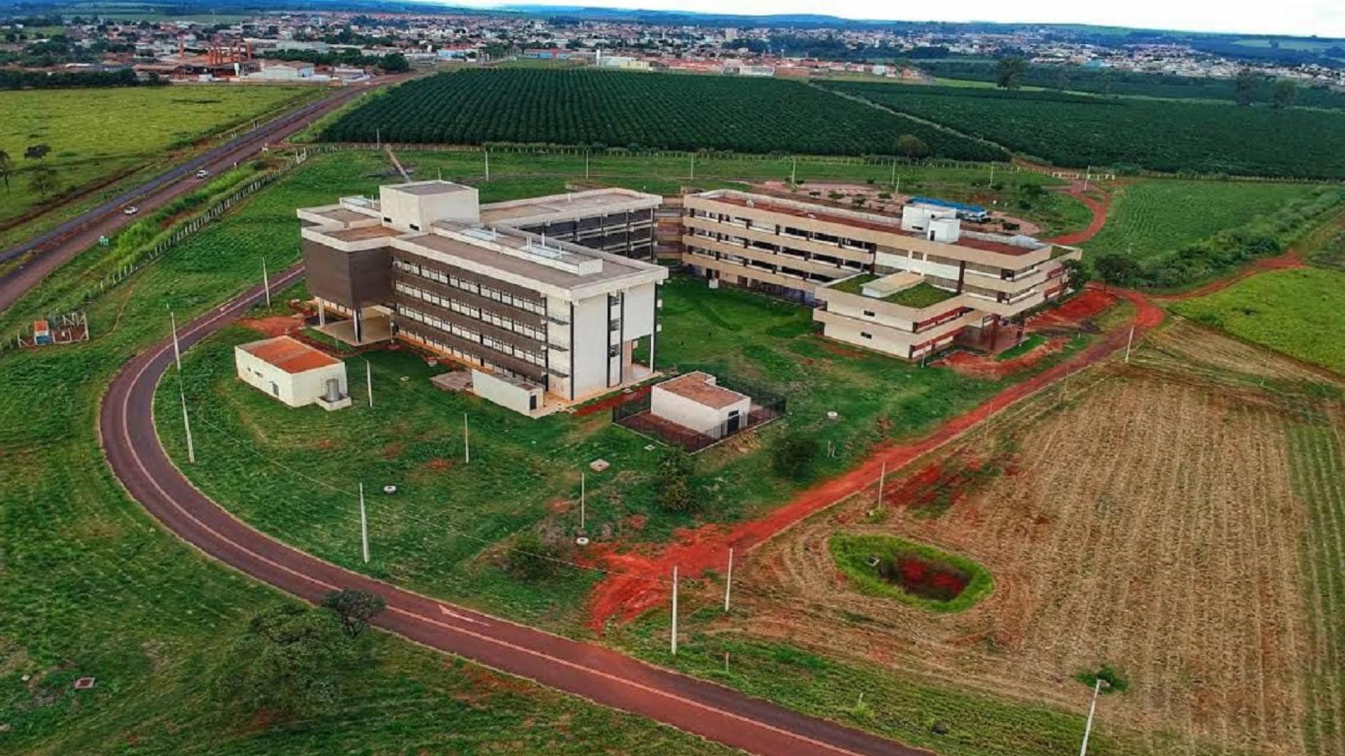 Imagem aérea do campus da UFU em Monte Carmelo
