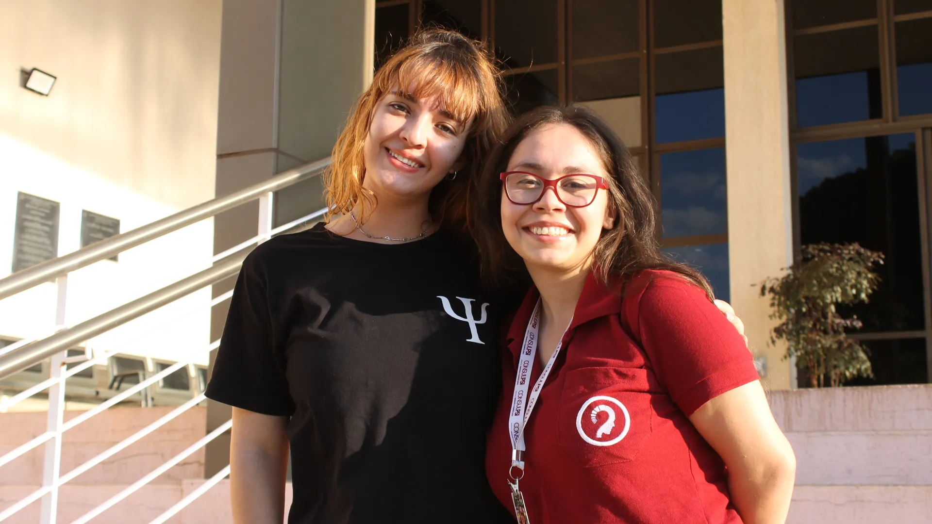 Duas estudantes do curso de Psicologia