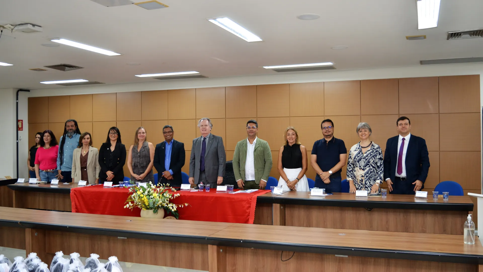 Convidados da mesa de abertura