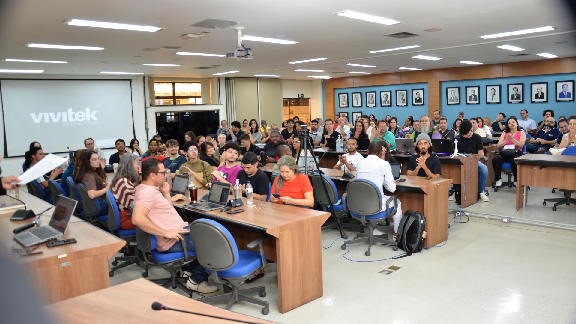 Público assistindo ao seminário