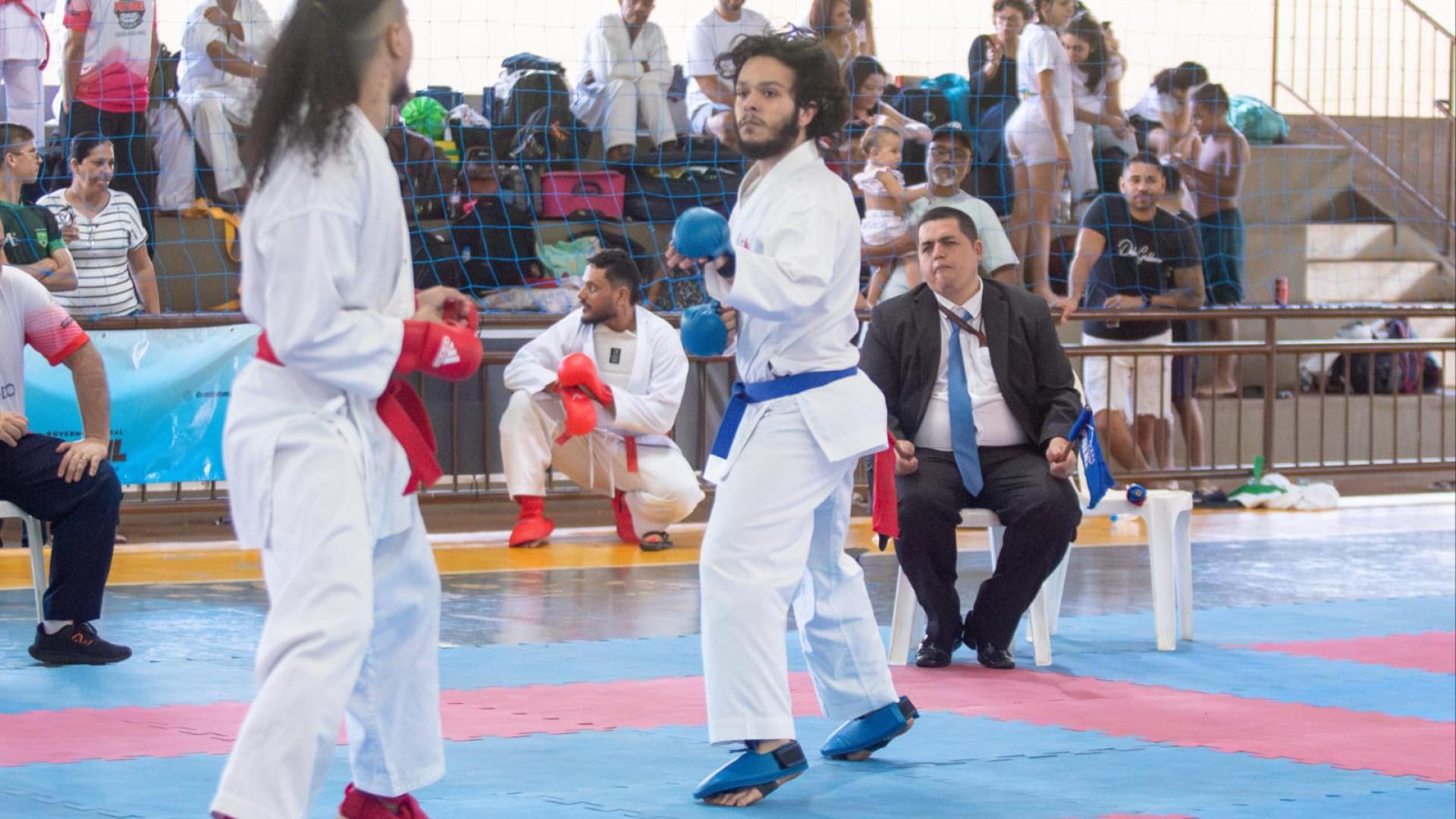 Atleta Fernando Henrique Filho em ação no campeonato