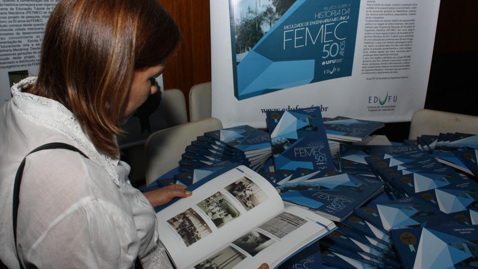 Lançamento do livro sobre os 50 anos da FEMEC (Foto: Gilberto Pereira)