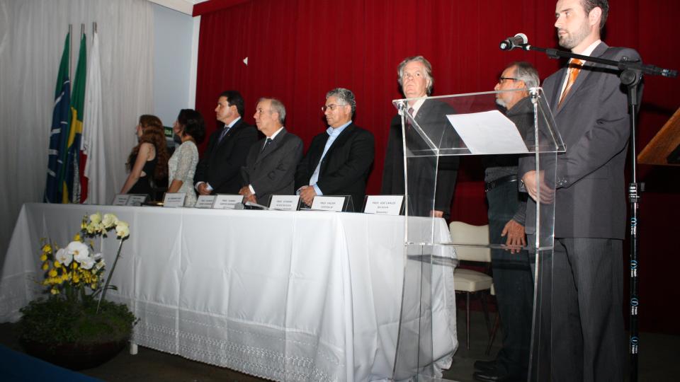 Mesa de representantes e convidados (Foto: Gilberto Pereira)