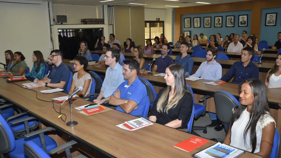 Posse dos novos servidores  Foto: Milton Santos