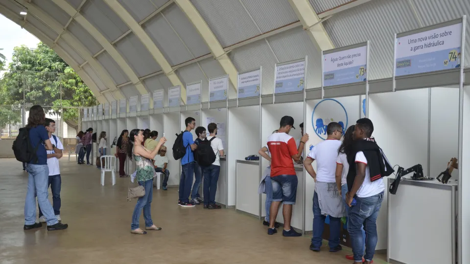 Feira aconteceu na Quadra Poliesportiva da UFU (Foto: Milton Santos)