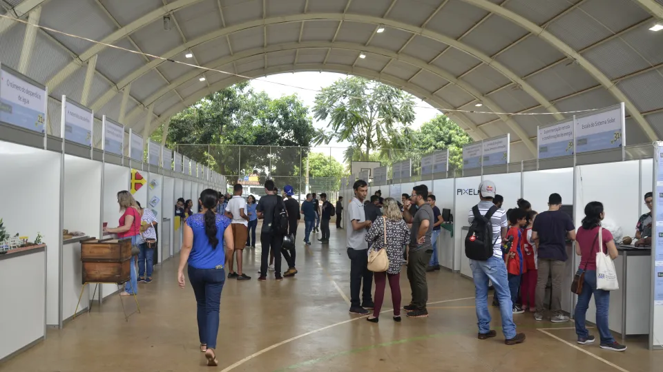 Feira aconteceu na Quadra Poliesportiva da UFU (Foto: Milton Santos)