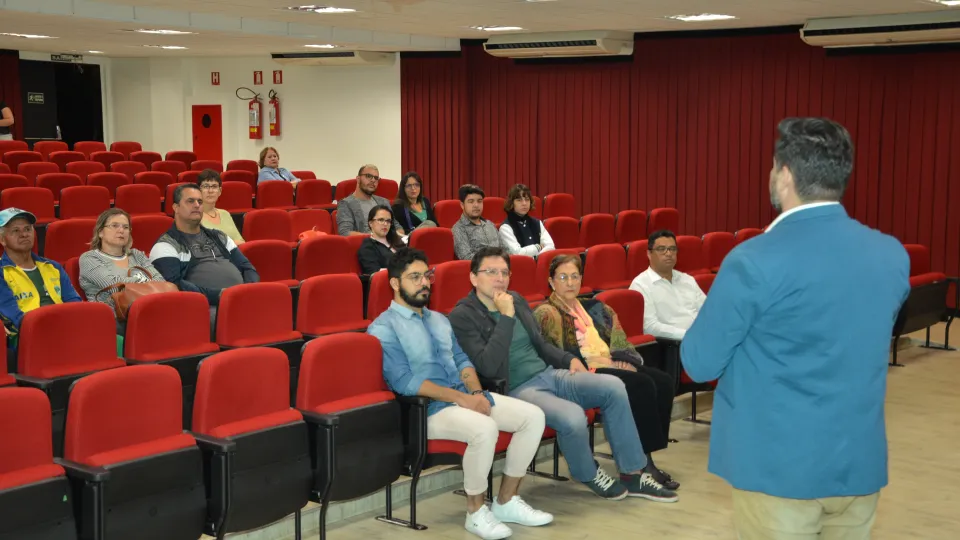 A programação ocorreu no Auditório do Bloco 5S do Campus Santa Mônica (Foto: Milton Santos)