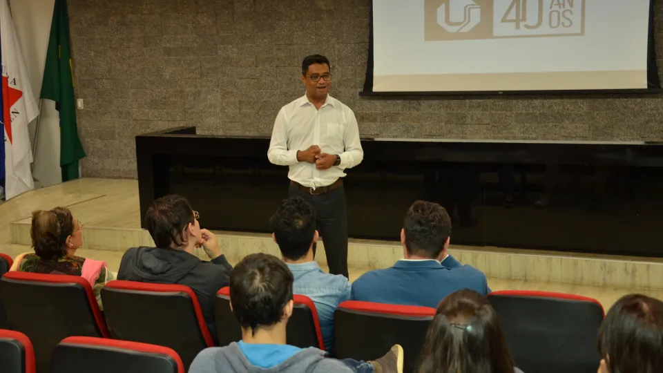 A programação ocorreu no Auditório do Bloco 5S do Campus Santa Mônica (Foto: Milton Santos) 