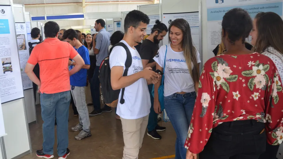 Exposição dos trabalhos ocorreu no Centro Esportivo Universitário da UFU (Foto: Marco Cavalcanti)