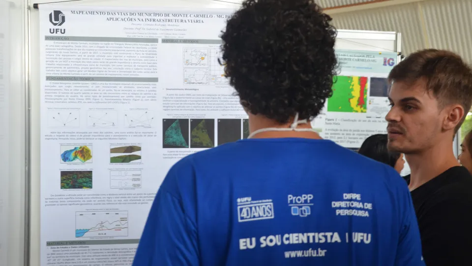 Exposição dos trabalhos ocorreu no Centro Esportivo Universitário da UFU (Foto: Marco Cavalcanti)