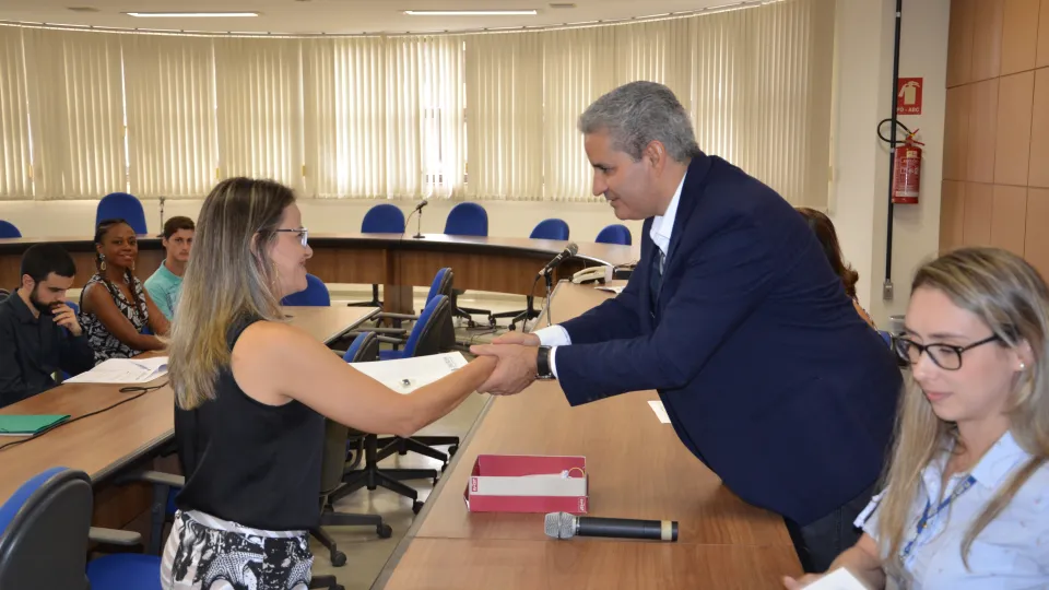 Posse dos novos servidores (Foto: Milton Santos)