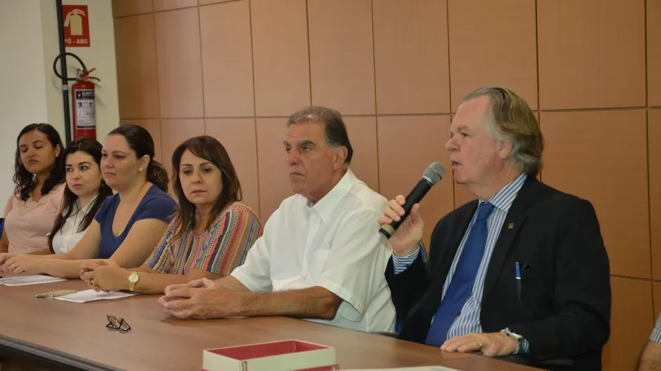 Cerimônia aconteceu na sala dos conselhos (Fotos: Milton Santos)