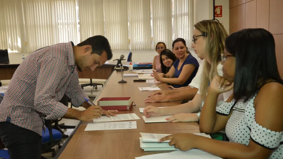 Cerimônia aconteceu na sala dos conselhos (Fotos: Milton Santos)