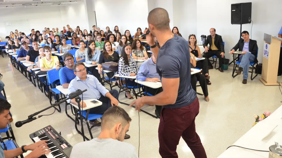 Recepção no Campus Monte Carmelo foi realizada no bloco 1BMC, na Unidade Araras  (foto: Milton Santos)