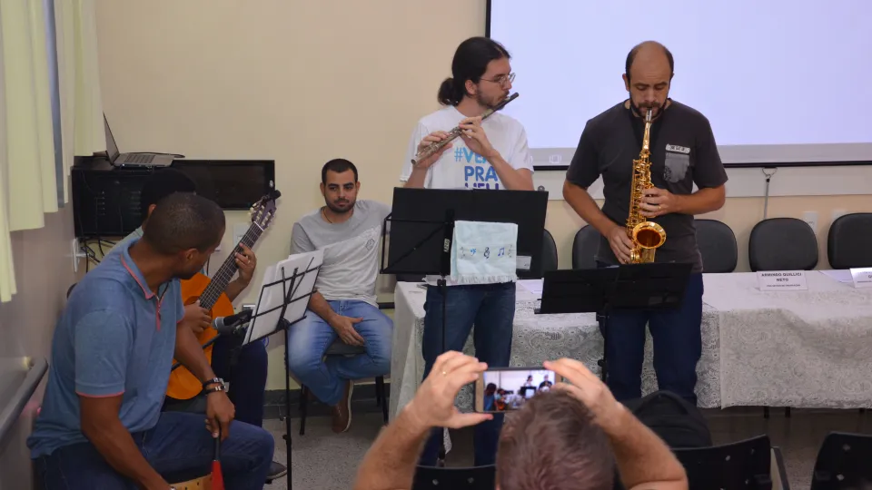 Cerimônia ocorreu no Auditório do Prédio dos Pavonianos (Foto: Milton Santos)