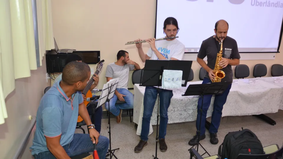 Cerimônia ocorreu no Auditório do Prédio dos Pavonianos (Foto: Milton Santos)