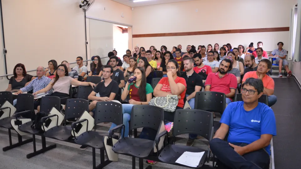Cerimônia ocorreu no Auditório do Prédio dos Pavonianos (Foto: Milton Santos)