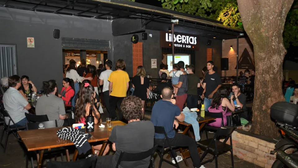 Pint of Science realizado na terça-feira, 8/11, no bar Libertas (fotos: Milton Santos)