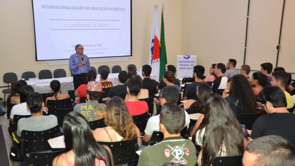 Cerimônia ocorreu no Auditório do Prédio dos Pavonianos (Foto: Milton Santos)