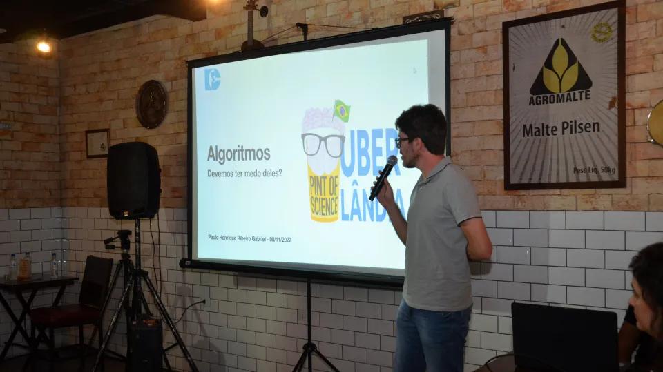 Pint of Science realizado na terça-feira, 8/11, no bar Libertas (fotos: Milton Santos)