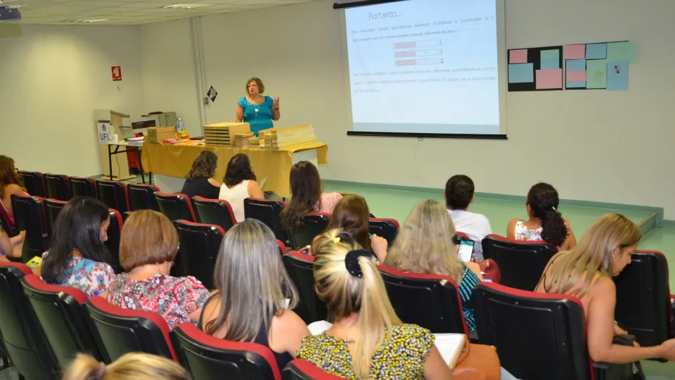 Segundo dia do Pnaic, que  acontece no Campus Santa Mônica (Foto: Milton Santos) 