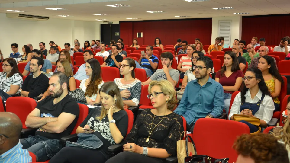 Aula aconteceu no auditório do Bloco 5S do Campus Santa Mônica (Foto: Milton Santos)