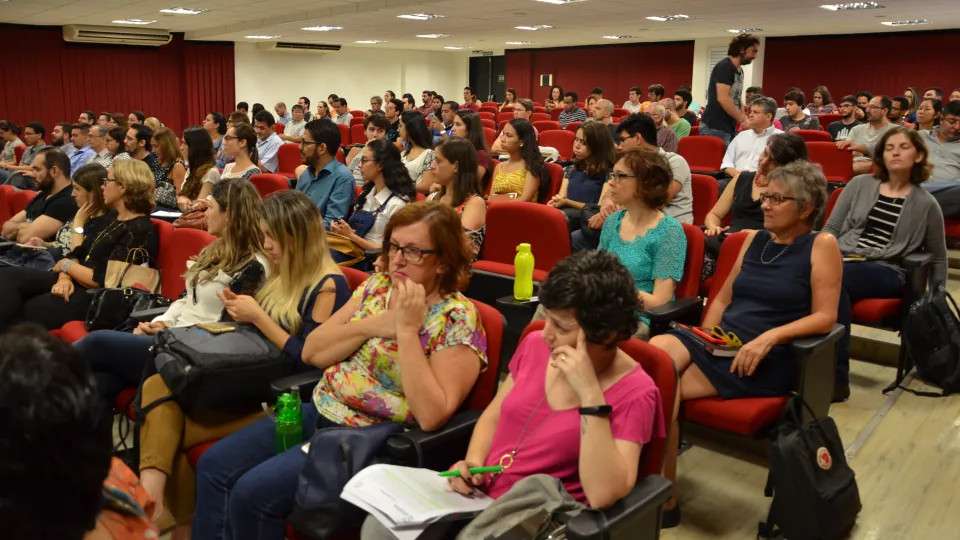 Aula aconteceu no auditório do Bloco 5S do Campus Santa Mônica (Foto: Milton Santos)