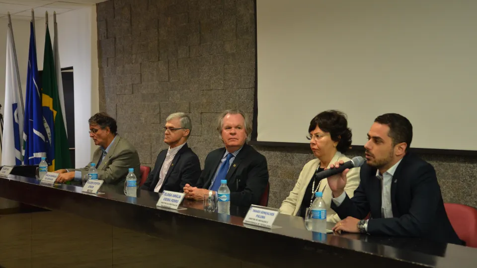Aula aconteceu no auditório do Bloco 5S do Campus Santa Mônica (Foto: Milton Santos)