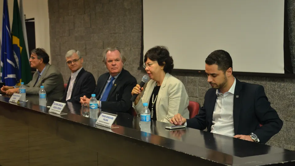 Aula aconteceu no auditório do Bloco 5S do Campus Santa Mônica (Foto: Milton Santos)