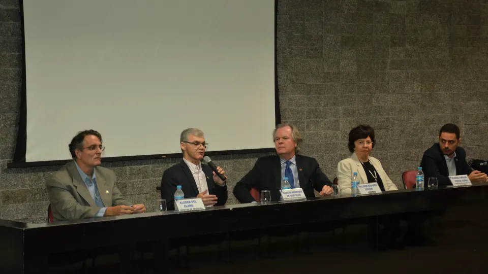 Aula aconteceu no auditório do Bloco 5S do Campus Santa Mônica (Foto: Milton Santos)