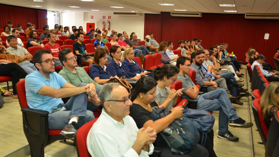 Aula aconteceu no auditório do Bloco 5S do Campus Santa Mônica (Foto: Milton Santos)