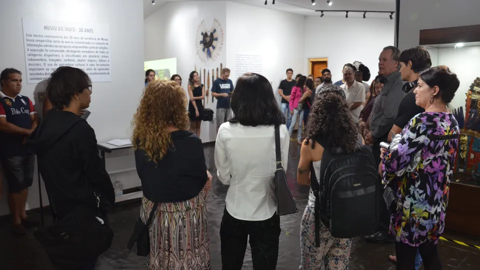 Visitantes marcam presença em amostra no Museu (Foto: Milton Santos)