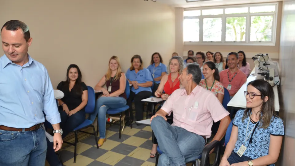 Evento acontece no Bloco 5R, do Campus Santa Mônica da UFU (Foto: Milton Santos)