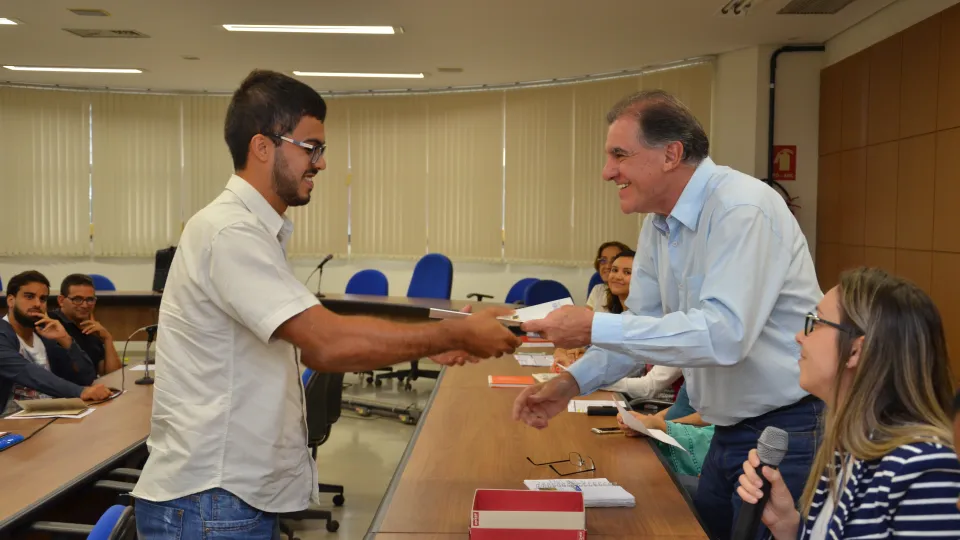 Posse dos novos servidores  (Foto: Milton Santos)