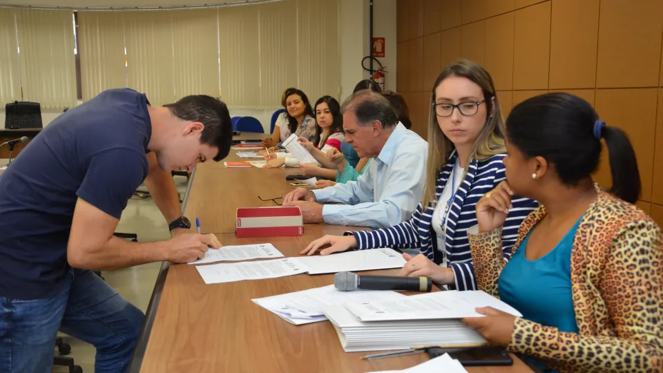 Posse dos novos servidores  (Foto: Milton Santos)