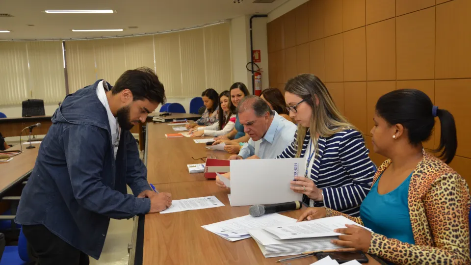 Posse dos novos servidores  (Foto: Milton Santos)