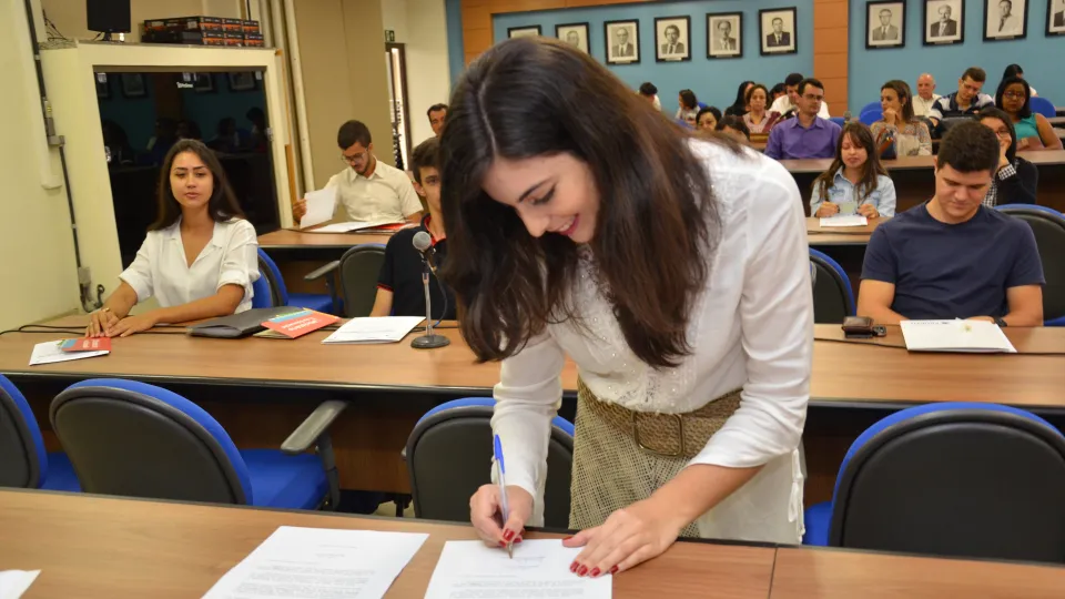 Posse dos novos servidores  (Foto: Milton Santos)