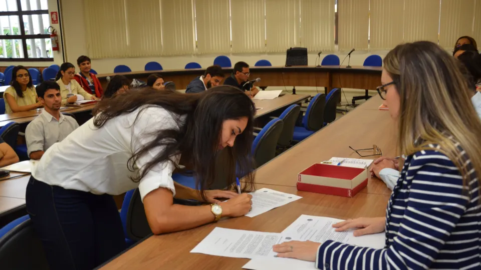 Posse dos novos servidores  (Foto: Milton Santos)